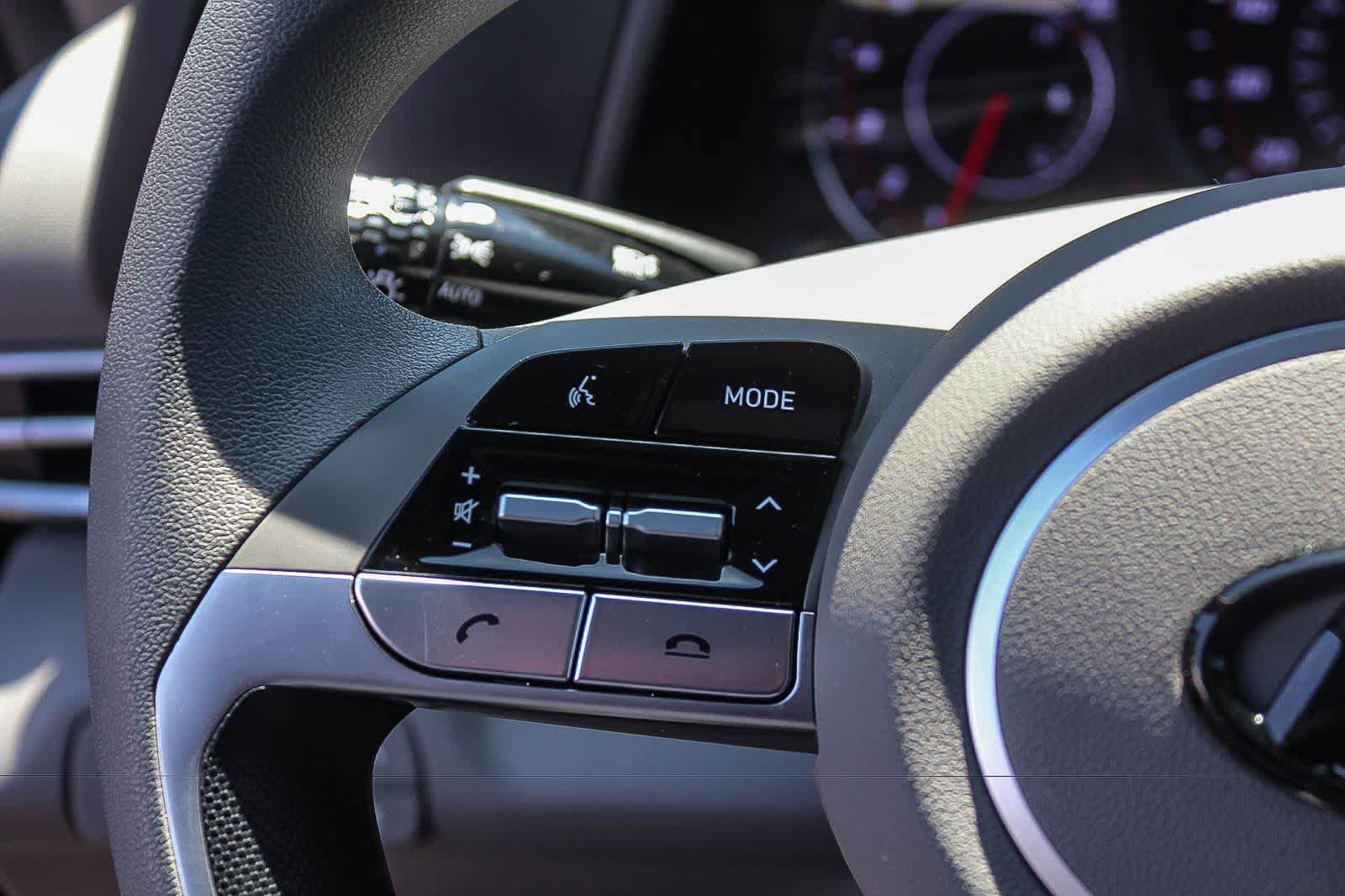 Certified 2023 Hyundai Elantra SE FWD image 29