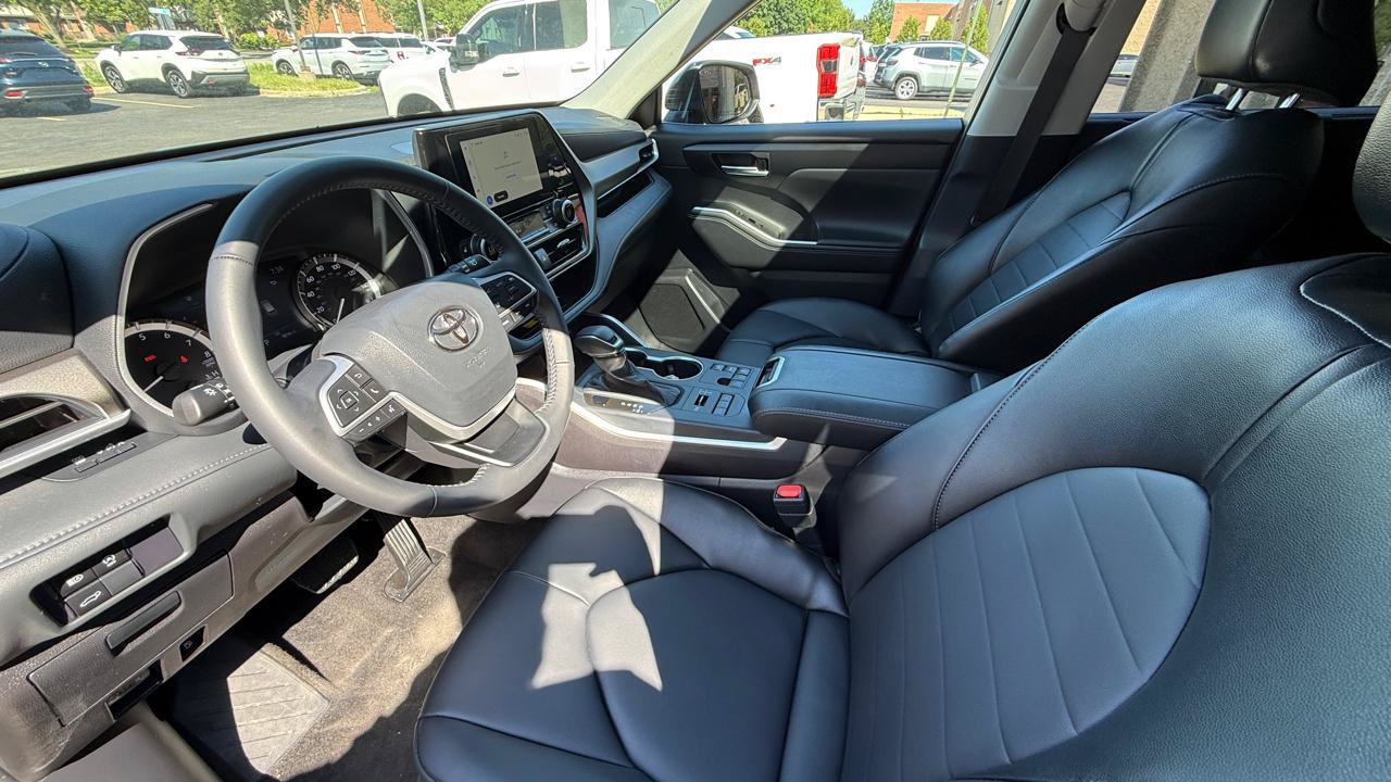 Used 2026 Toyota Highlander XLE AWD/4WD image 9
