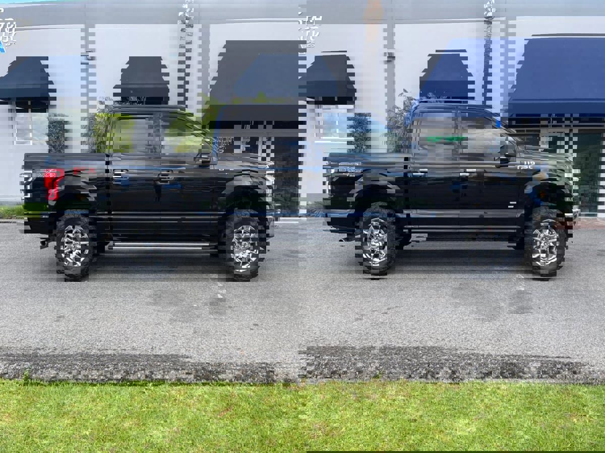 Used 2017 Ford F150 XLT w/ Equipment Group 301A Mid AWD/4WD image 4