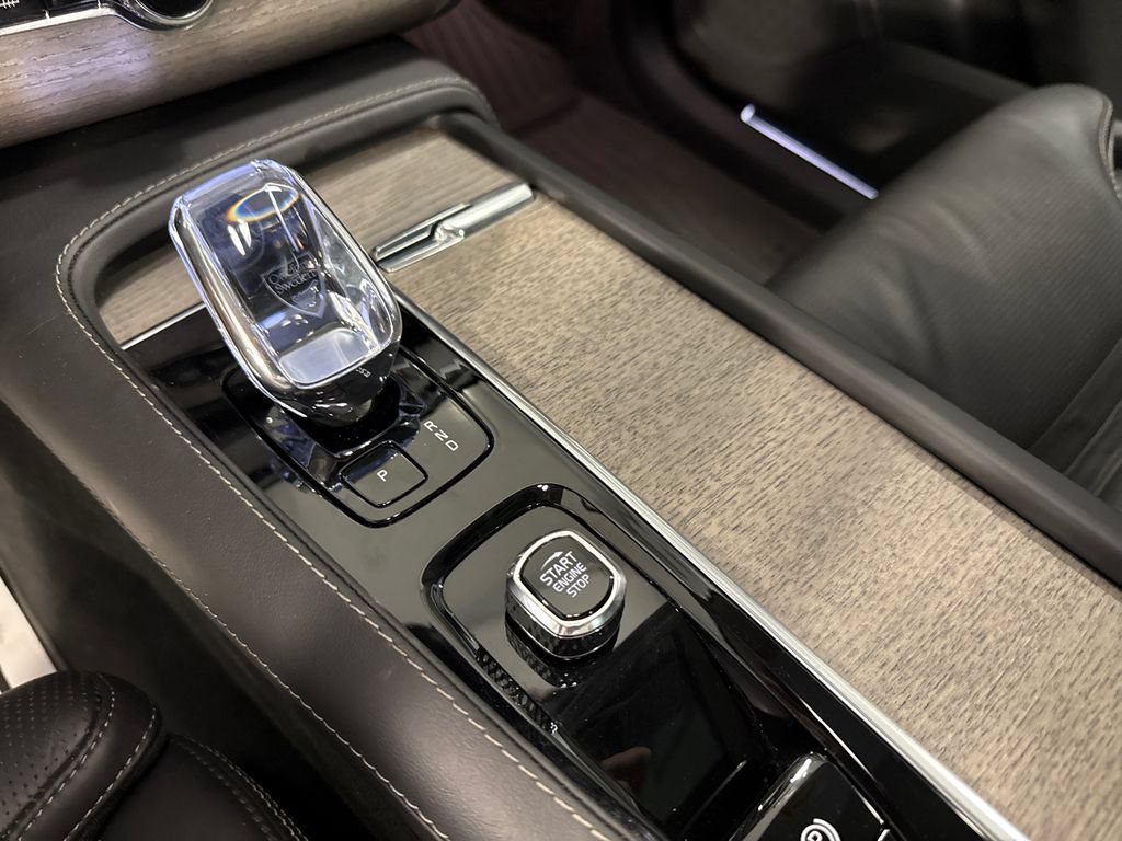Certified 2024 Volvo XC90 B6 Ultimate w/ Lounge Package AWD/4WD image 18