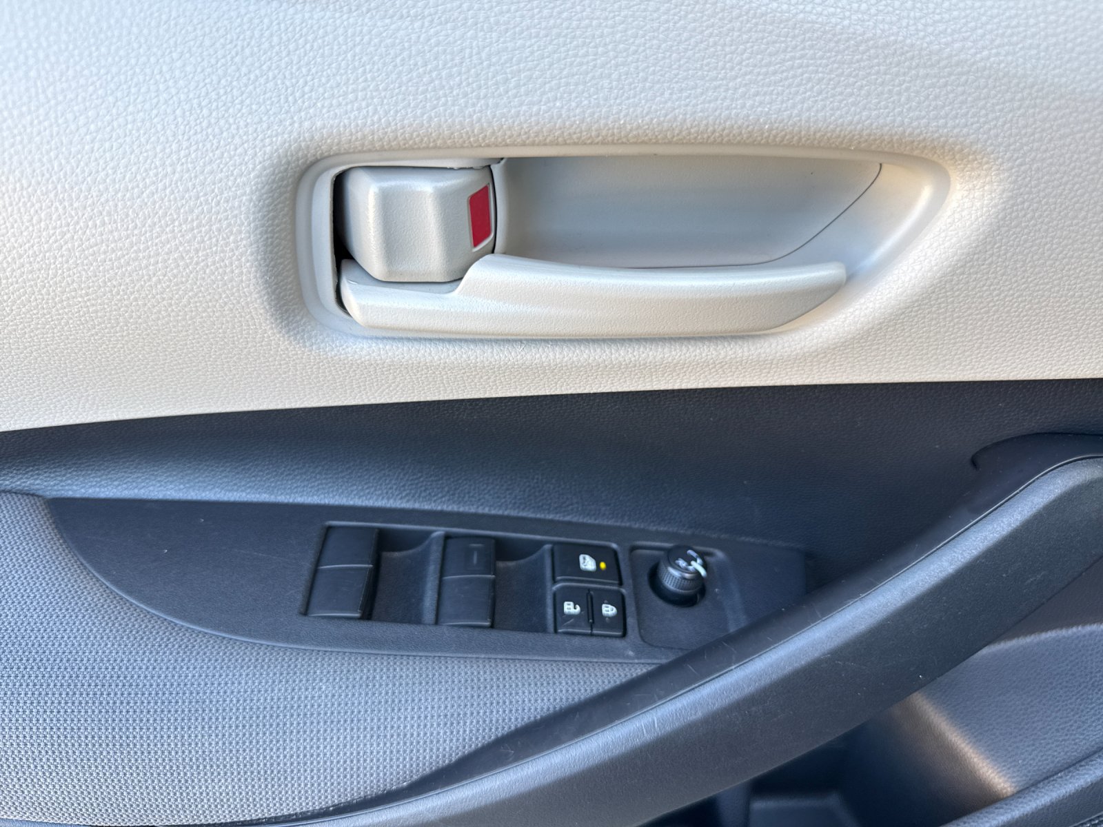 Certified 2025 Toyota Corolla LE FWD image 10