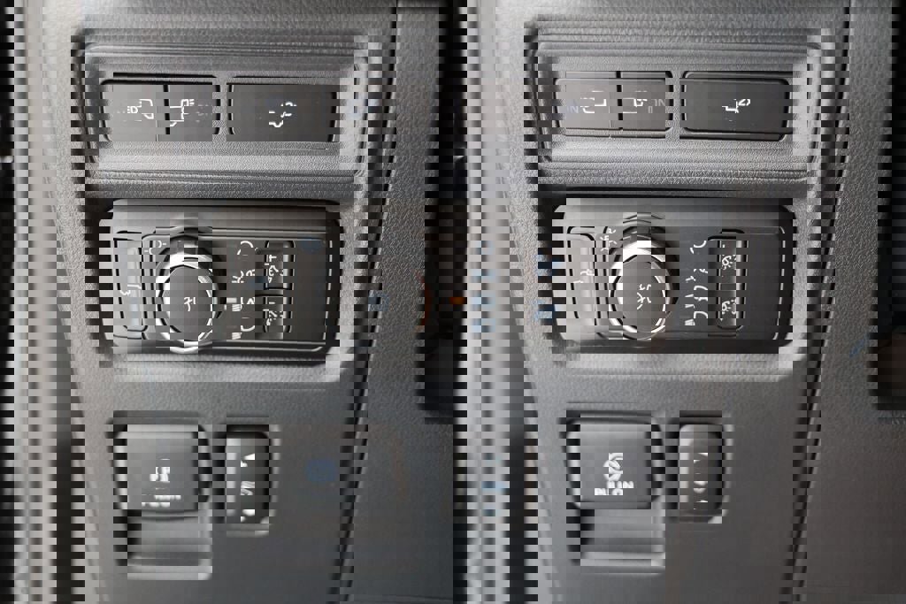 Used 2023 Ford F150 Lariat w/ Equipment Group 502A High image 34