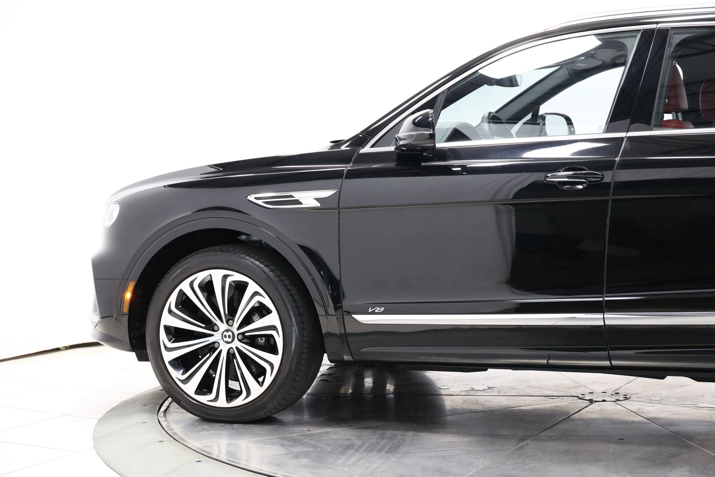 Used 2022 Bentley Bentayga AWD/4WD image 7