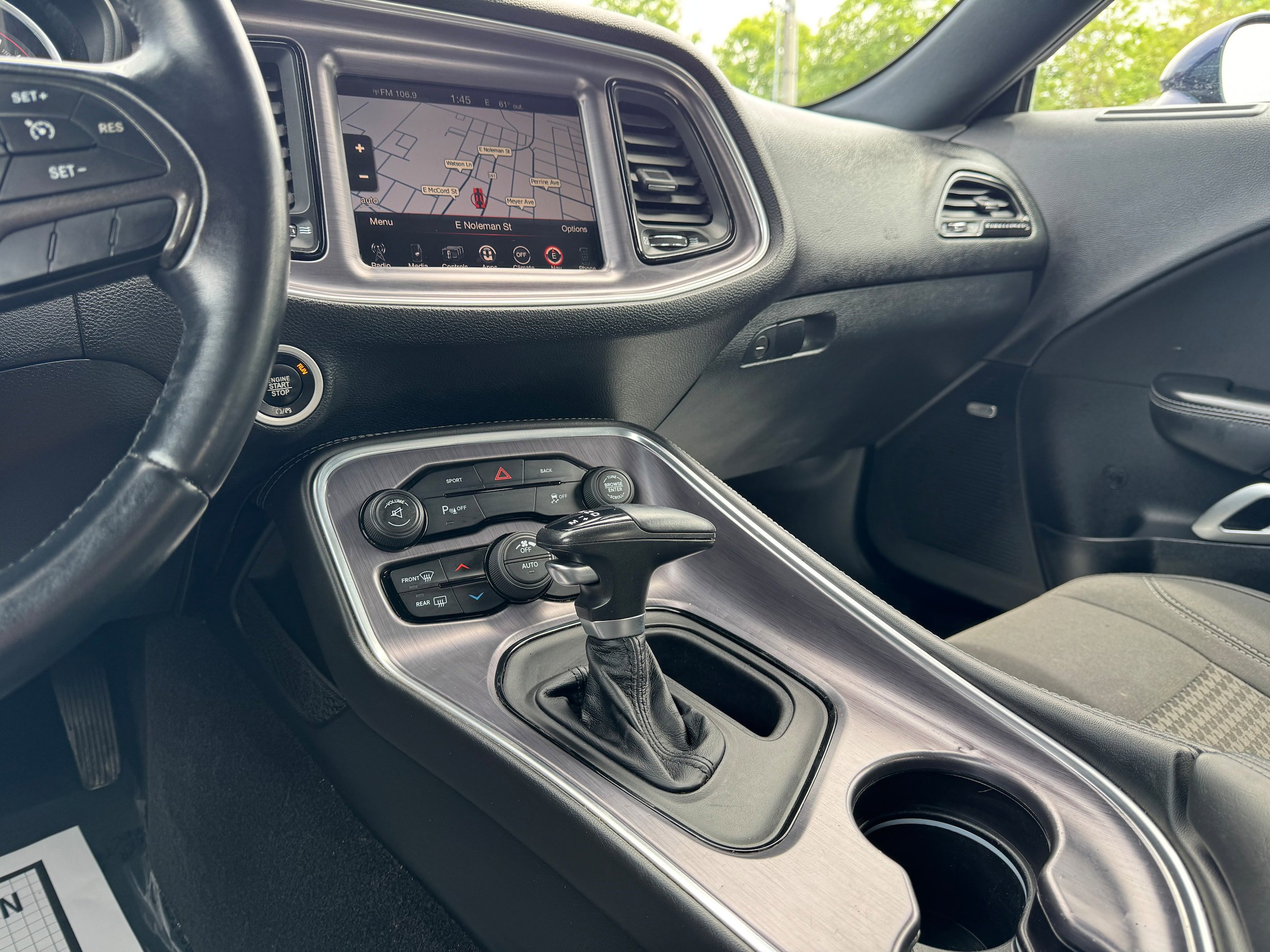 Used 2016 Dodge Challenger SXT w/ Driver Convenience Group RWD image 18