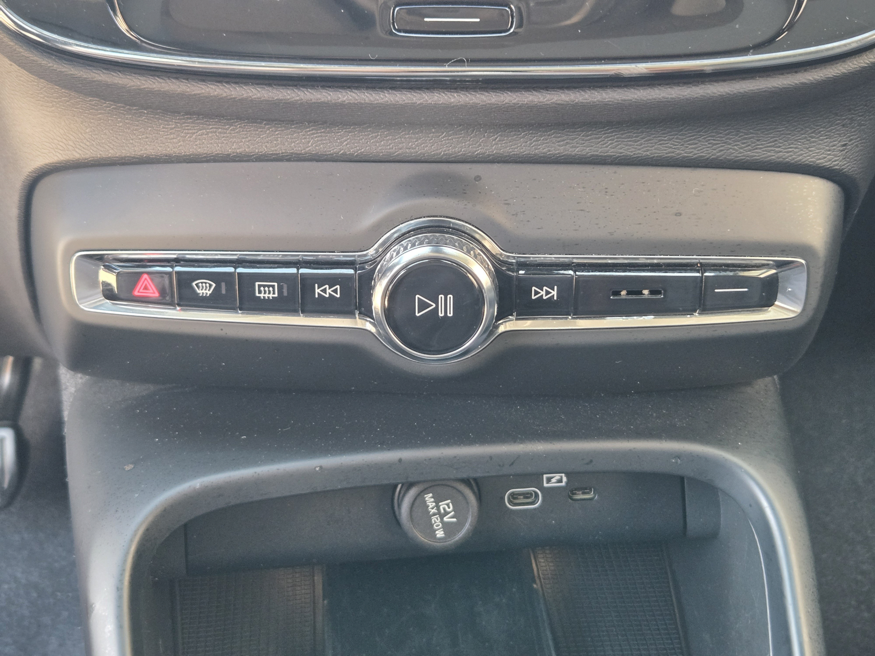 Used 2023 Volvo XC40 B4 Plus w/ Protection Package Premier FWD image 17