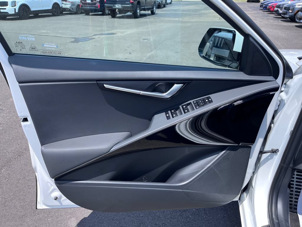 Certified 2024 Kia Niro EX Touring FWD image 10
