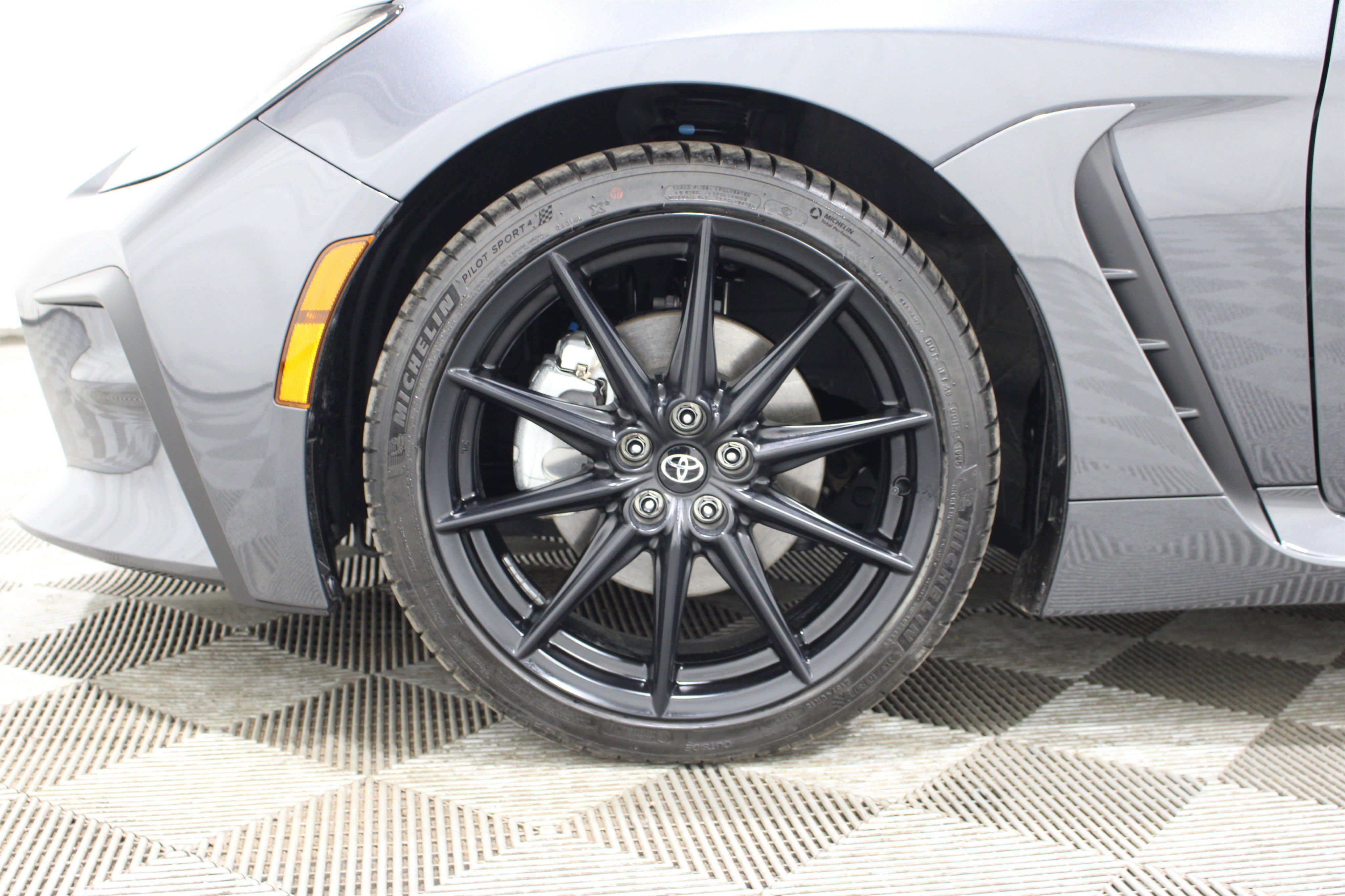 Used 2025 Toyota GR86 Premium w/ ALL Weather Mat Package (TMS) image 32