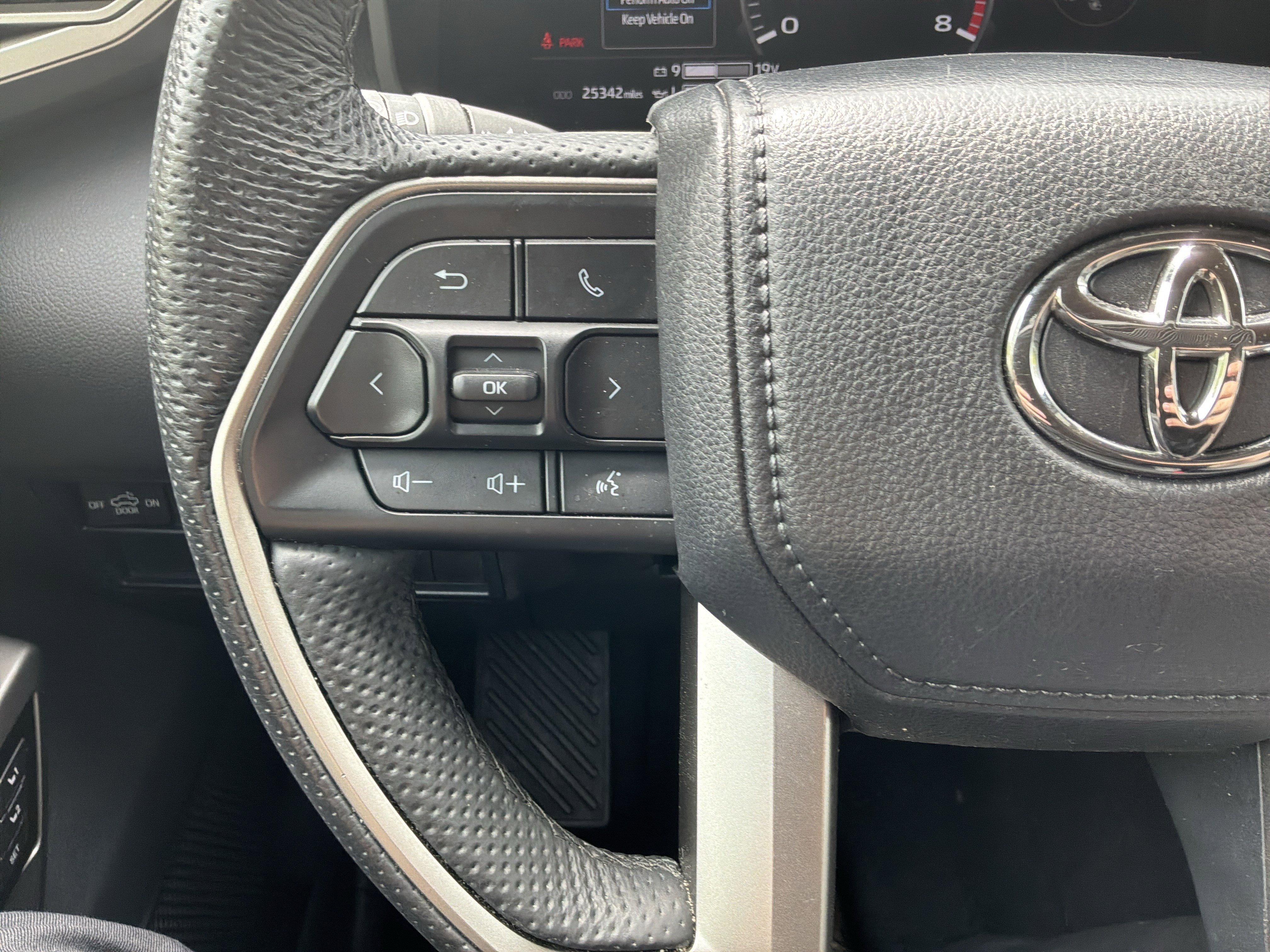 Used 2025 Toyota Tundra Limited w/ TRD Off-Road Package AWD/4WD image 19