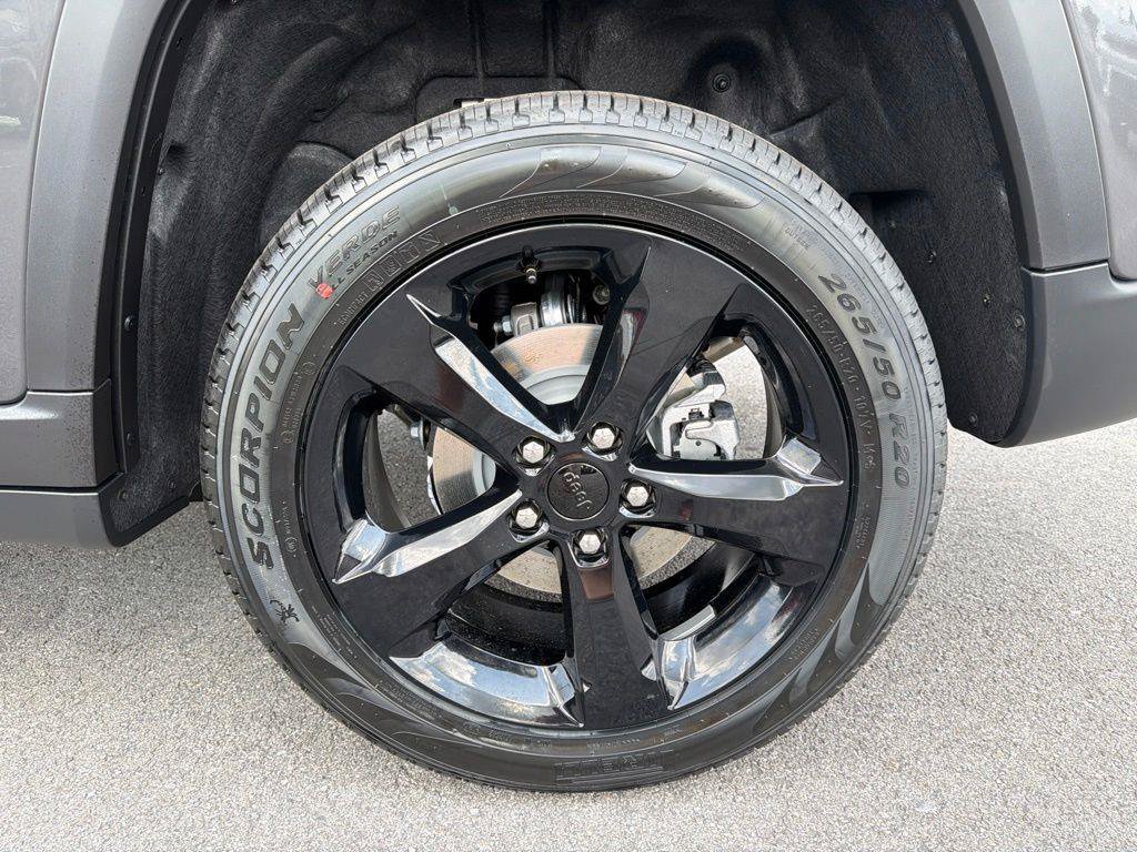 New 2026 Jeep Grand Cherokee Limited w/ Limited Altitude Package RWD image 12