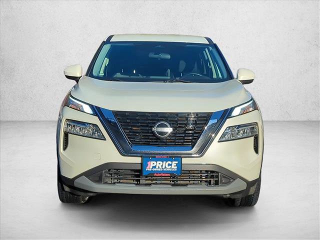 Used 2023 Nissan Rogue SV image 2