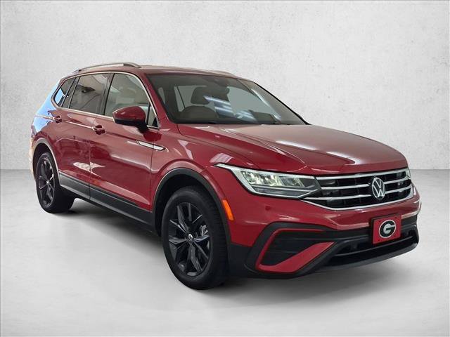 Used 2024 Volkswagen Tiguan SE FWD image 3