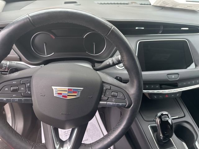 Certified 2023 Cadillac XT4 Luxury w/ Cold Weather Package image 10
