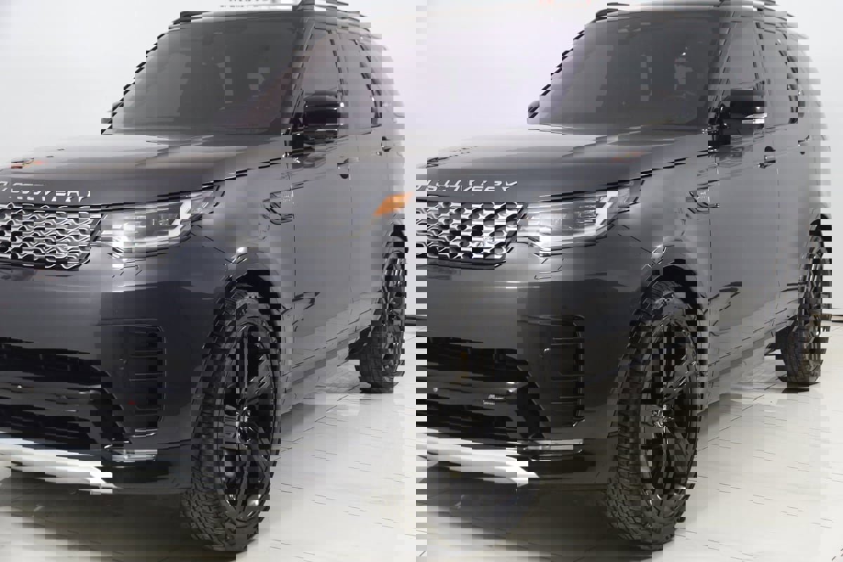 Used 2023 Land Rover Discovery Metropolitan Edition image 59