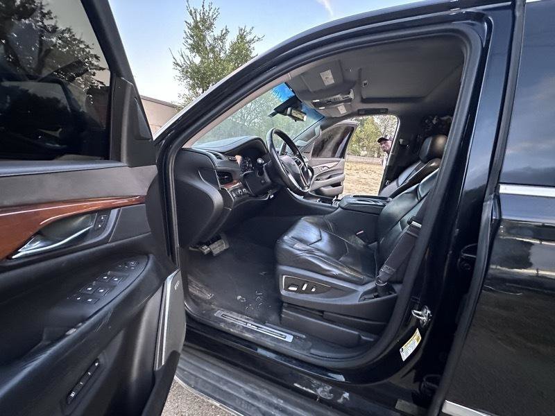 Used 2017 Cadillac Escalade Luxury AWD/4WD image 12