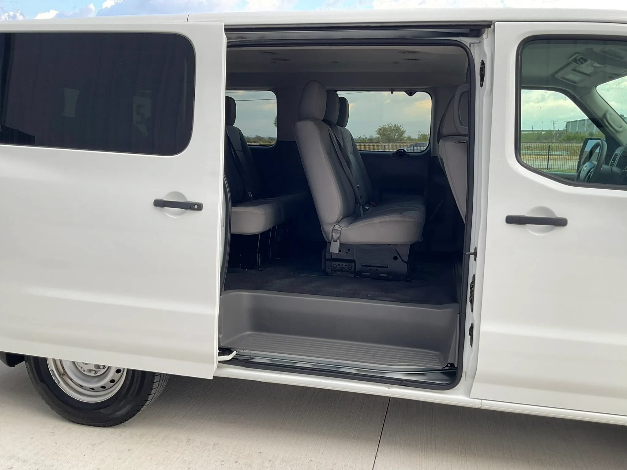 Used 2018 Nissan NV 3500 S RWD image 15
