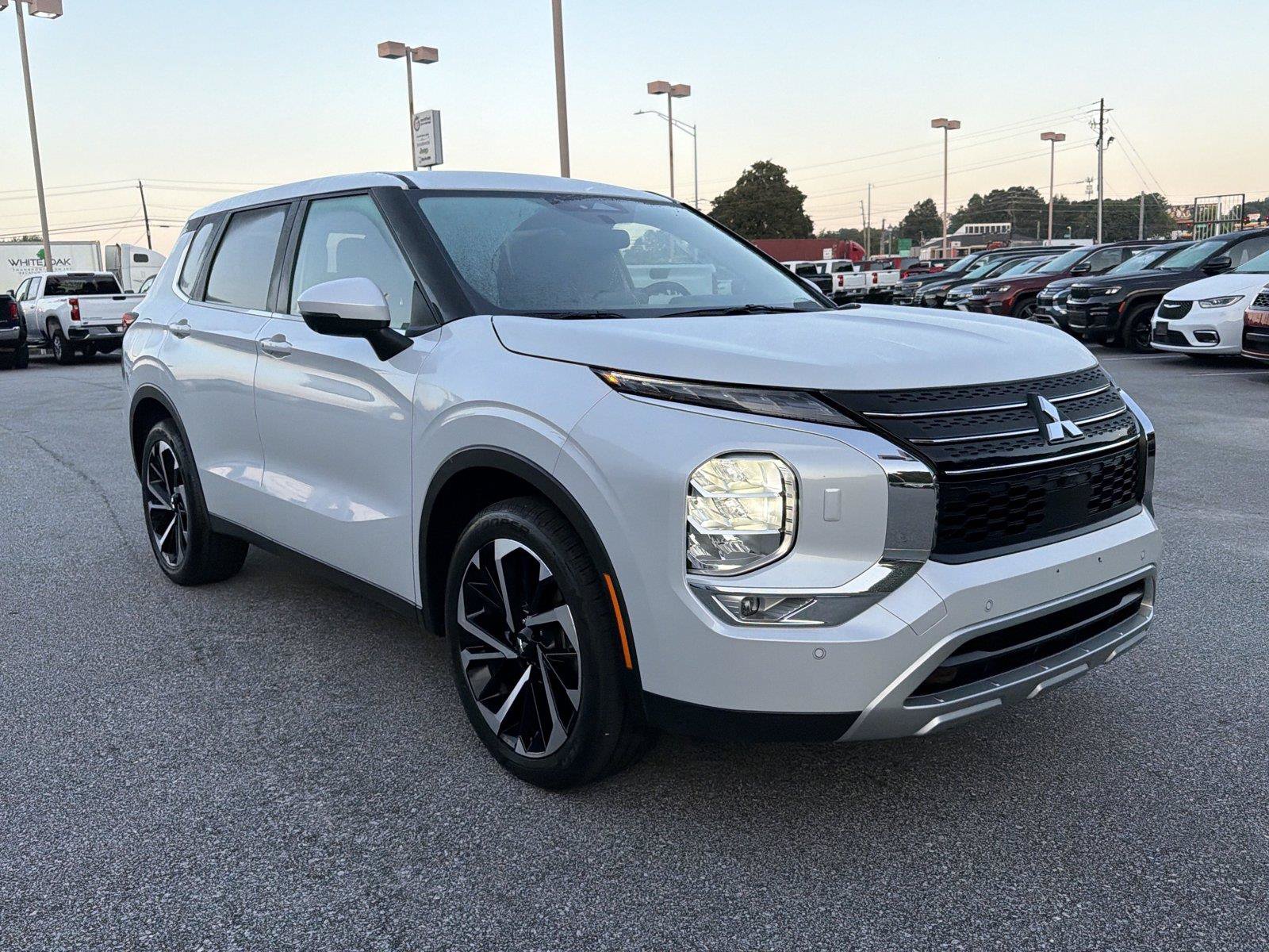 Used 2024 Mitsubishi Outlander SE AWD/4WD image 4