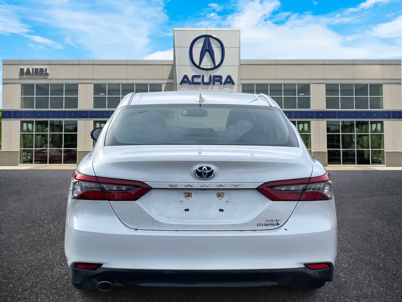 Used 2022 Toyota Camry XLE w/ Navigation Upgrade Package FWD image 5