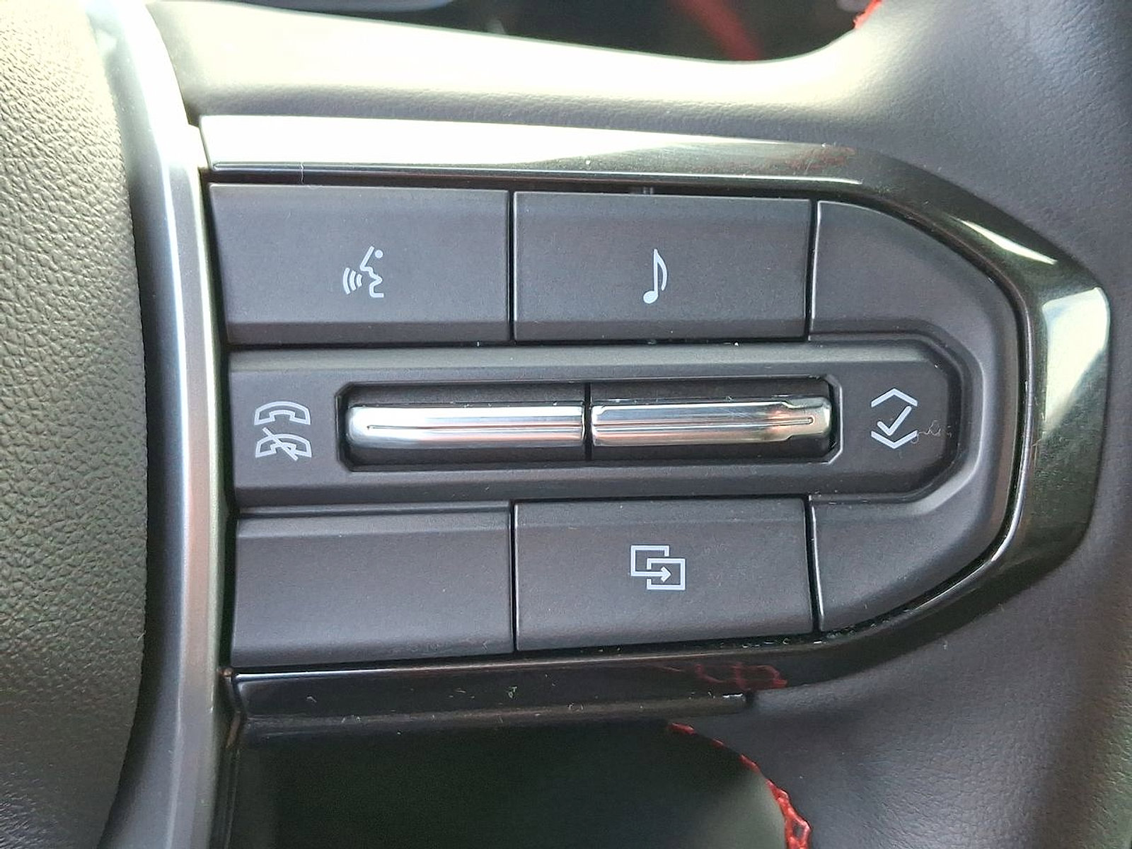 Certified 2024 Chevrolet Colorado Z71 w/ Z71 Convenience Package 2 image 18