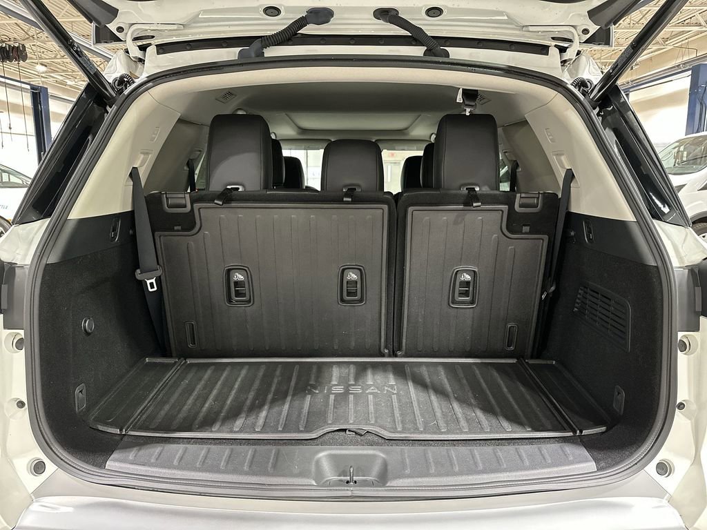 Used 2024 Nissan Pathfinder Platinum image 21