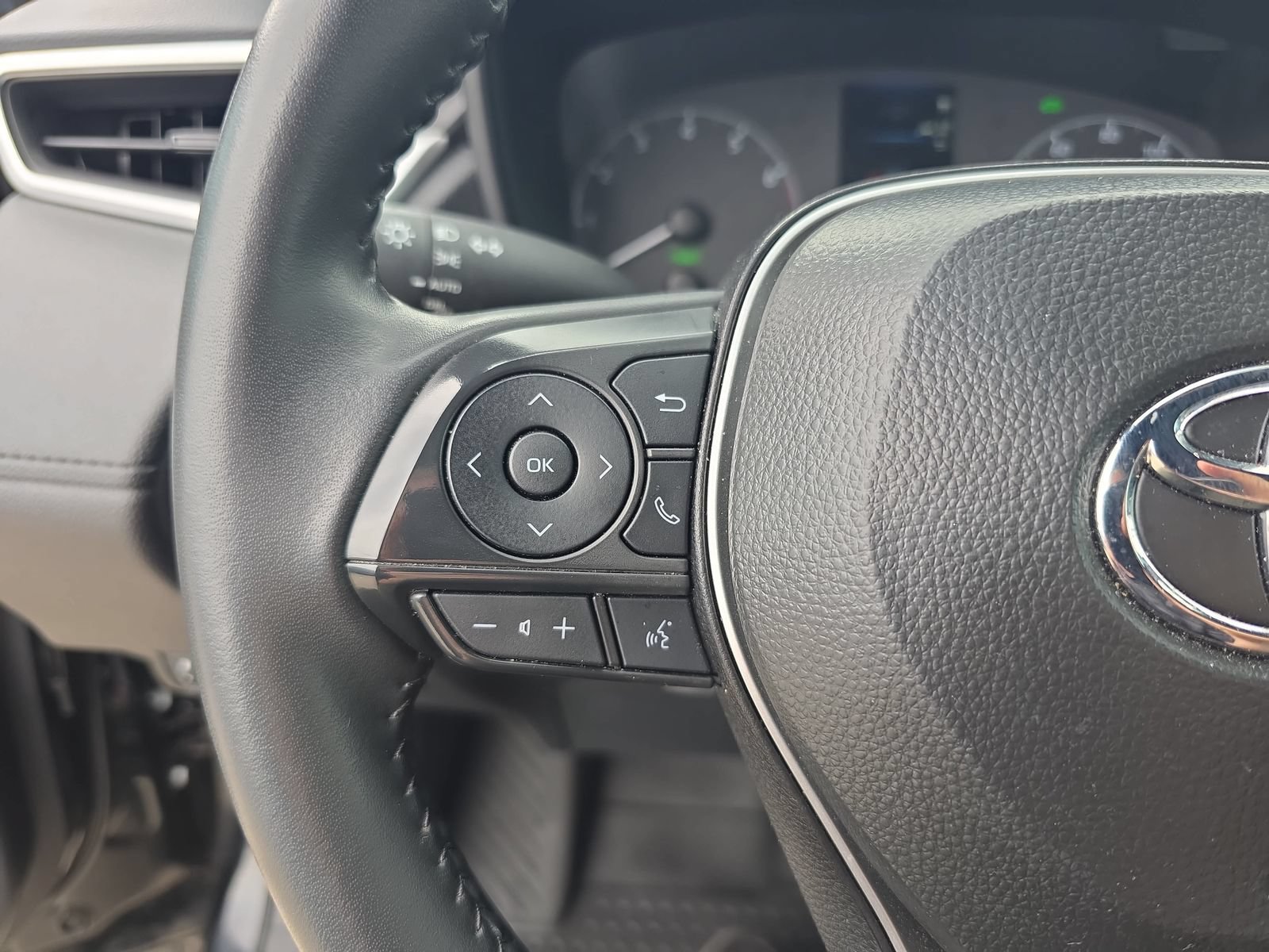 Used 2025 Toyota Corolla Cross AWD Hybrid image 14