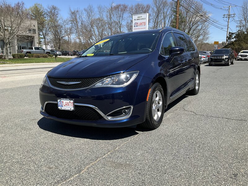 Used 2017 Chrysler Pacifica Touring-L Plus FWD image 1