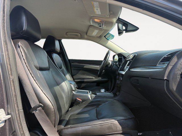 Used 2019 Chrysler 300 Limited RWD image 10