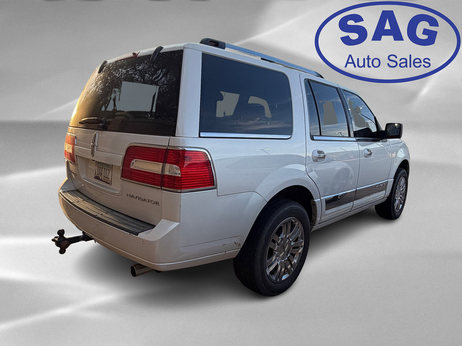 Used 2012 Lincoln Navigator 4WD image 3