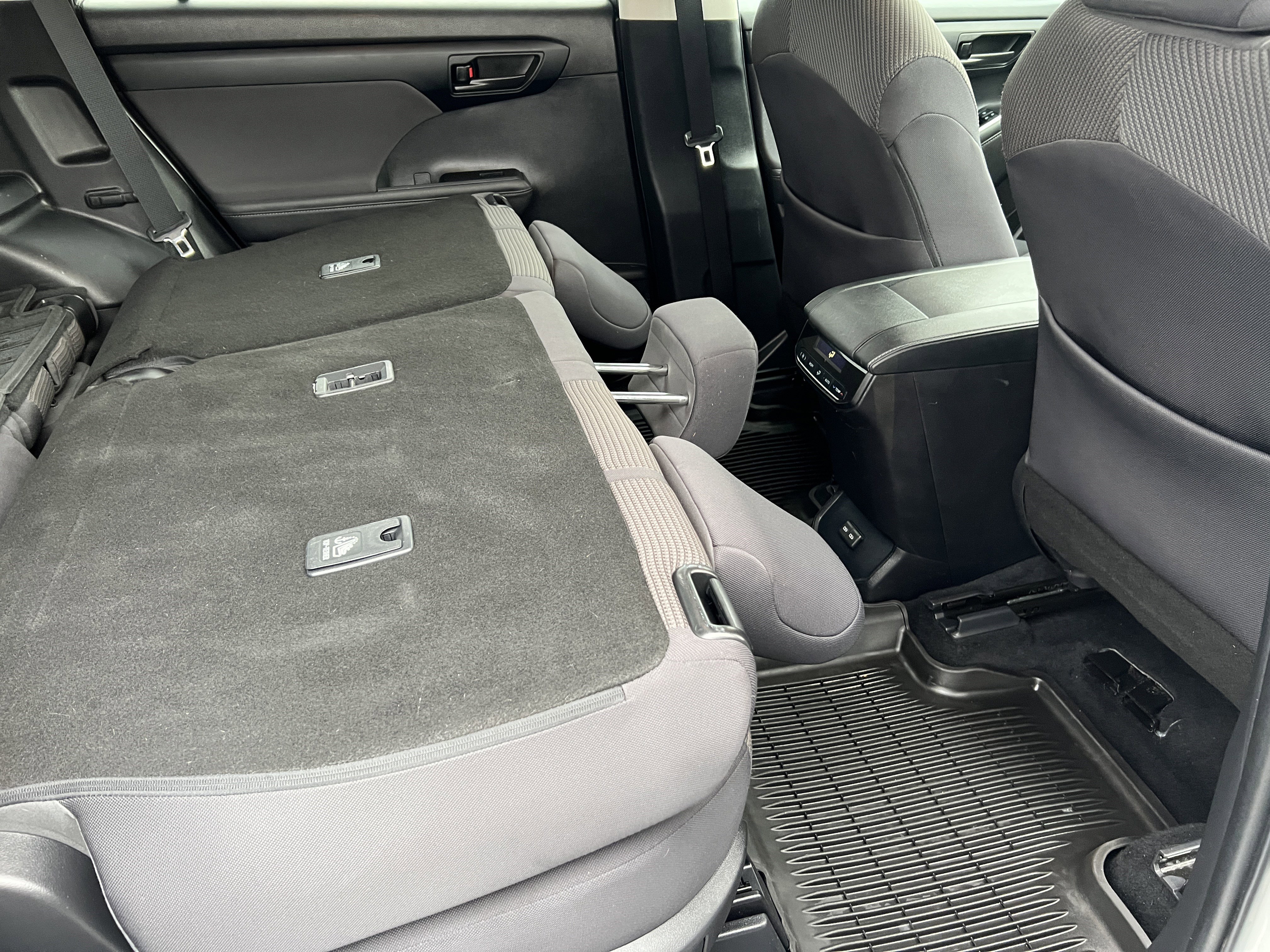 Used 2022 Toyota Highlander L image 24