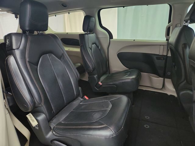 Used 2019 Chrysler Pacifica Touring-L FWD image 28