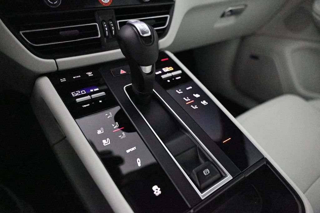 Certified 2026 Porsche Macan AWD/4WD image 41