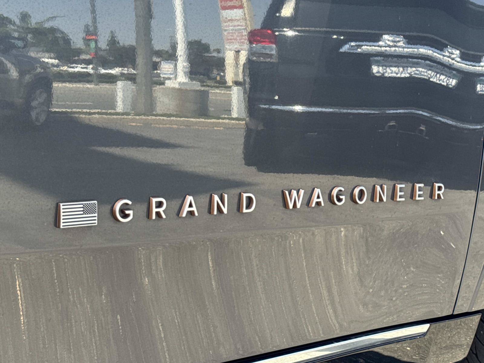 Used 2023 Jeep Grand Wagoneer Series III AWD/4WD image 29