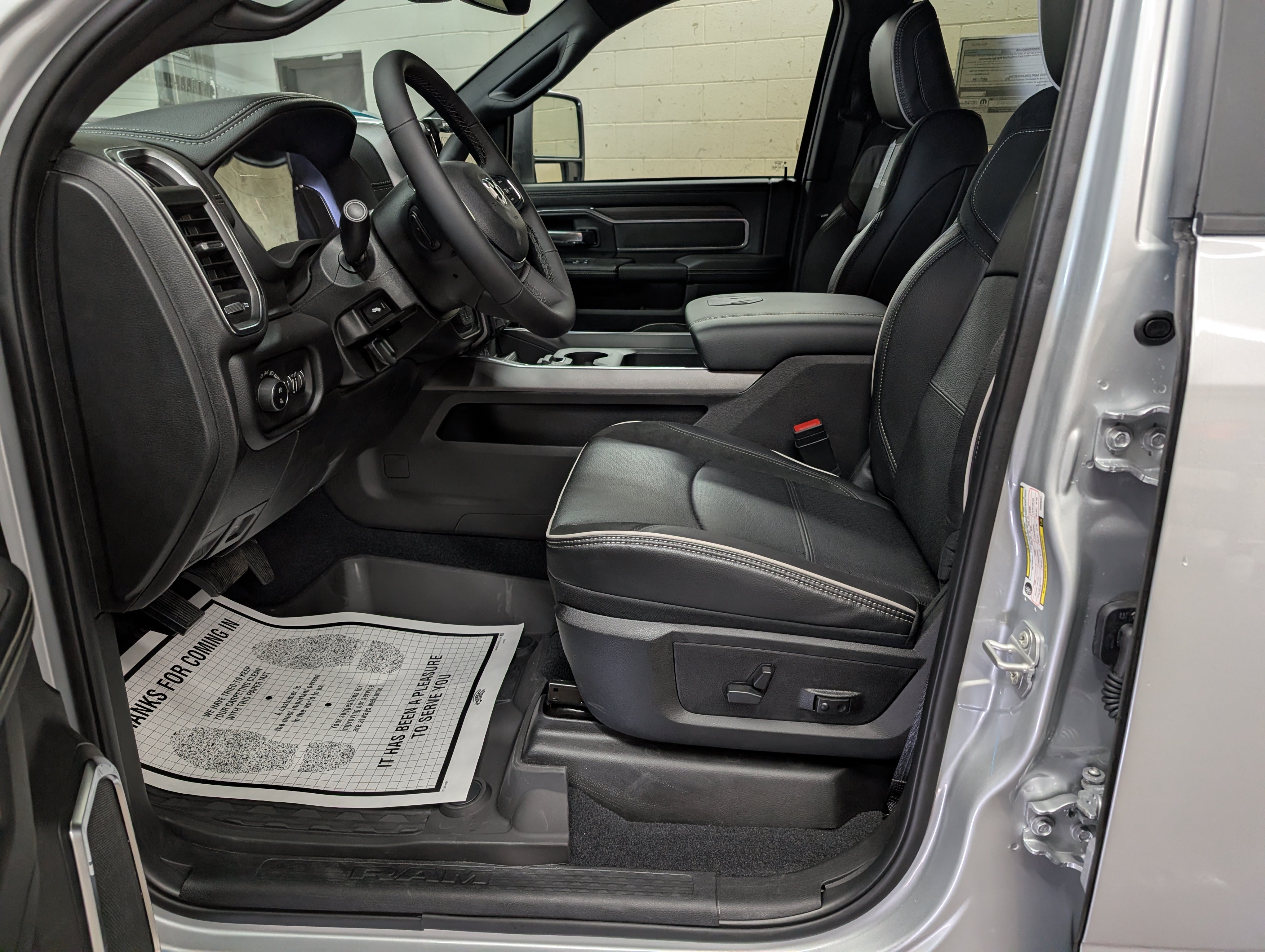 New 2026 RAM 3500 Laramie AWD/4WD image 6