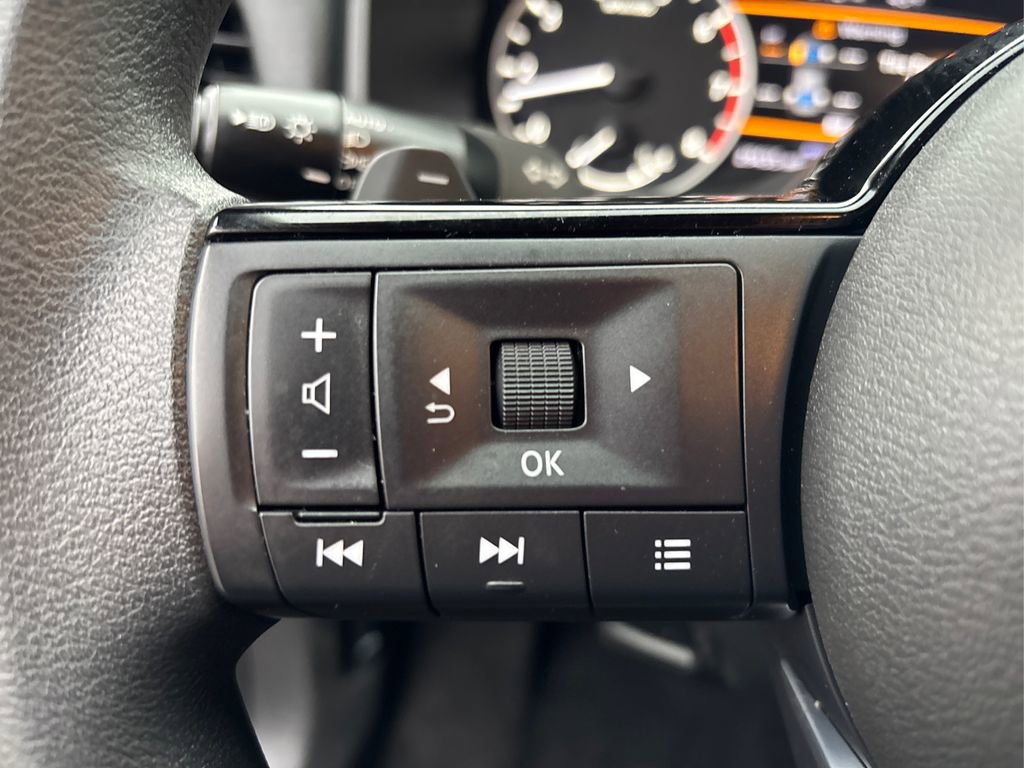 Used 2023 Nissan Rogue SV AWD/4WD image 26