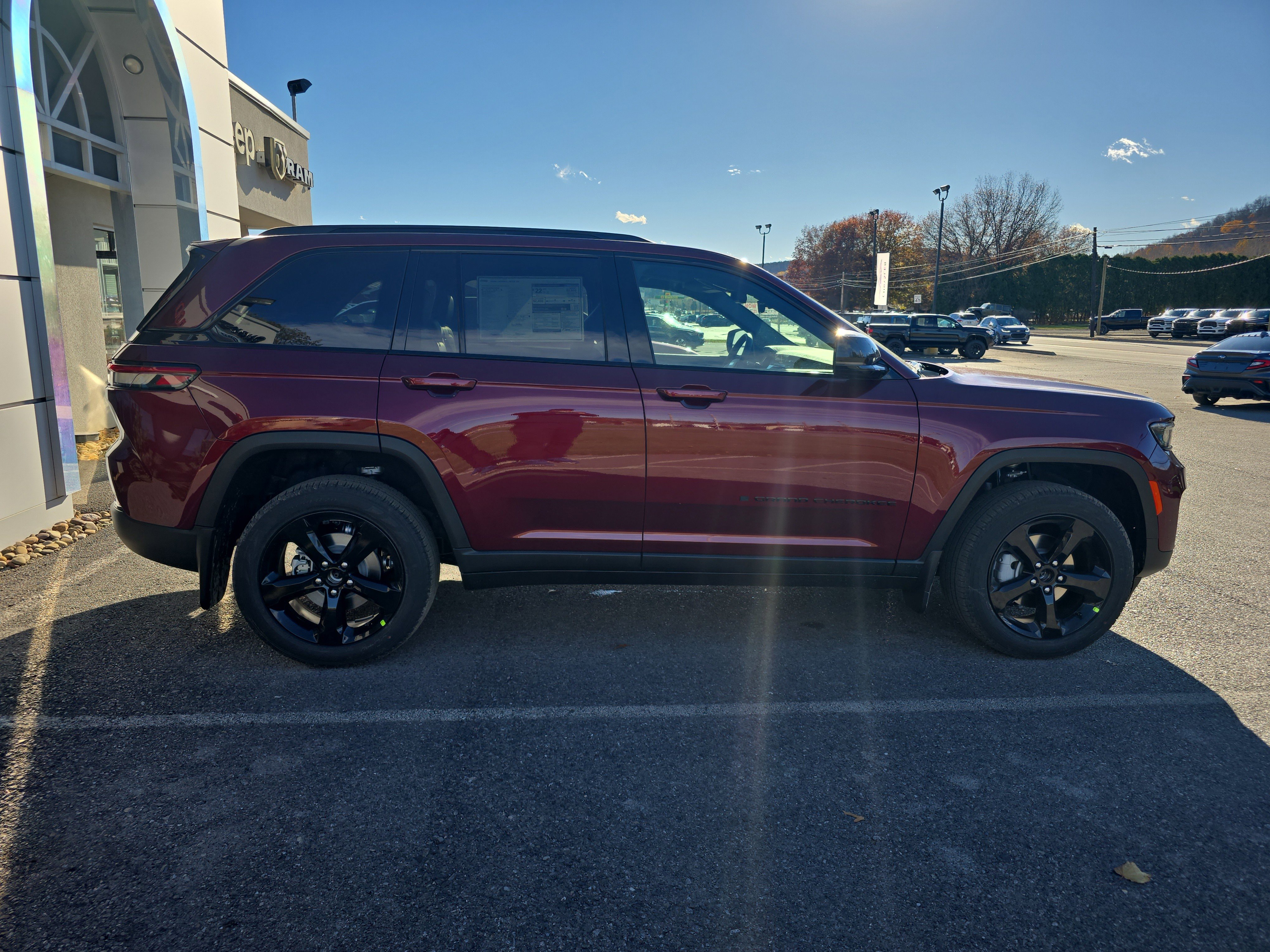 New 2025 Jeep Grand Cherokee Limited video 2