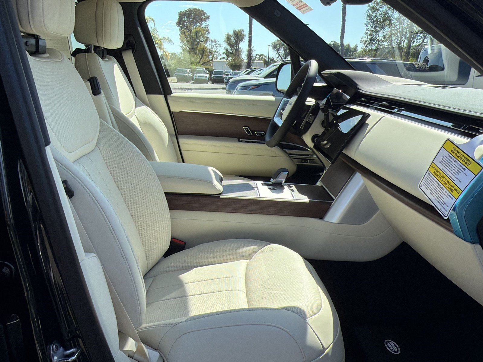 New 2026 Land Rover Range Rover Long Wheelbase SE AWD/4WD image 23