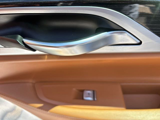 Used 2018 BMW 750i RWD image 66