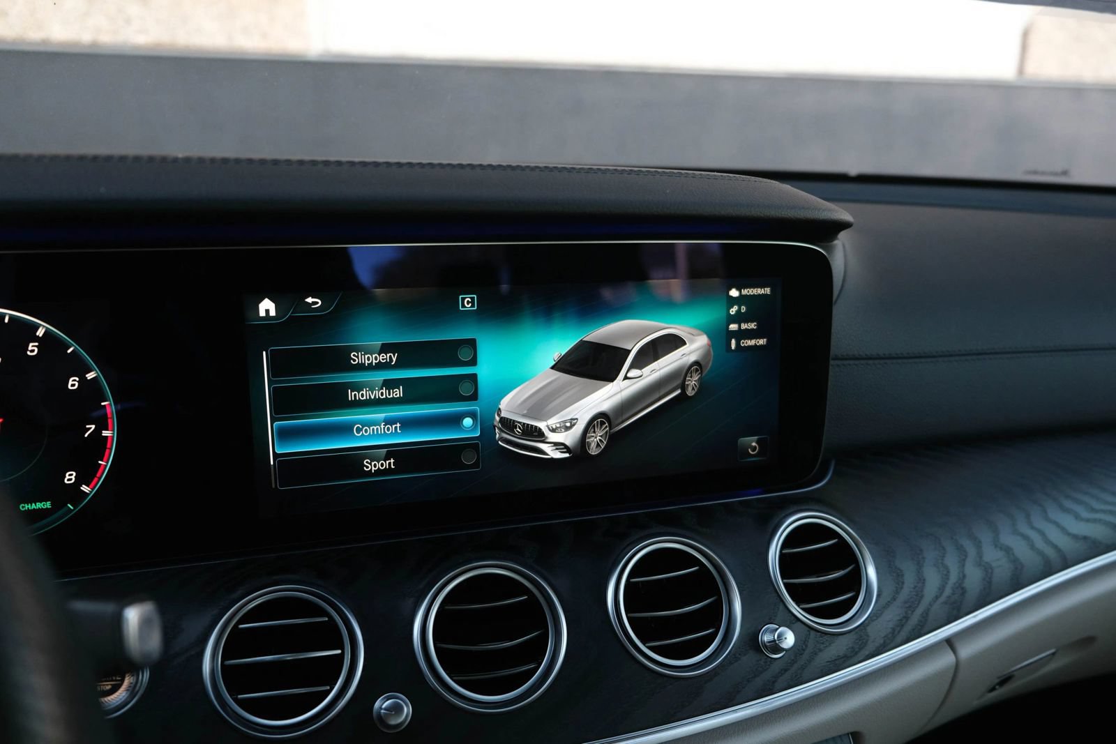 Used 2021 Mercedes-Benz E 53 AMG 4MATIC Sedan w/ Exterior Lighting Package image 48