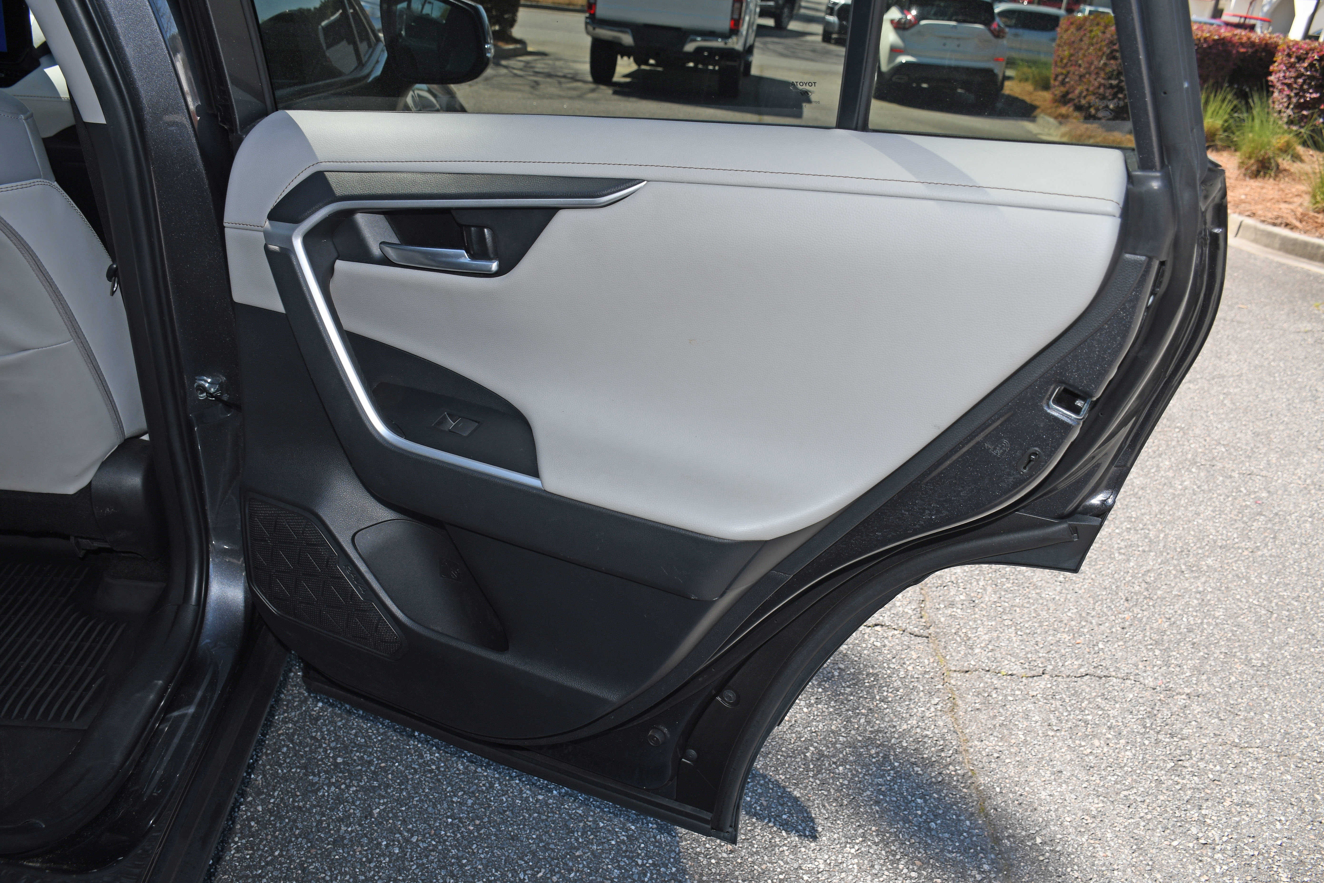 Used 2024 Toyota RAV4 Limited image 21