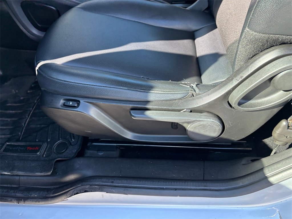 Used 2016 smart fortwo pure image 24