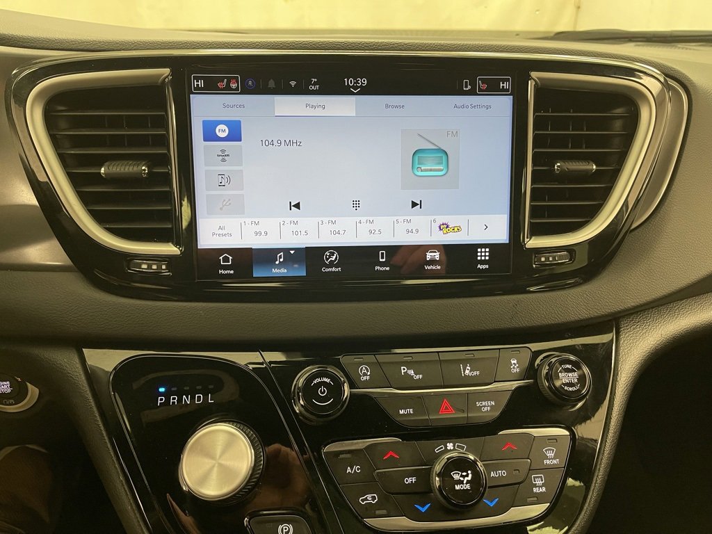 Used 2025 Chrysler Pacifica Select image 27