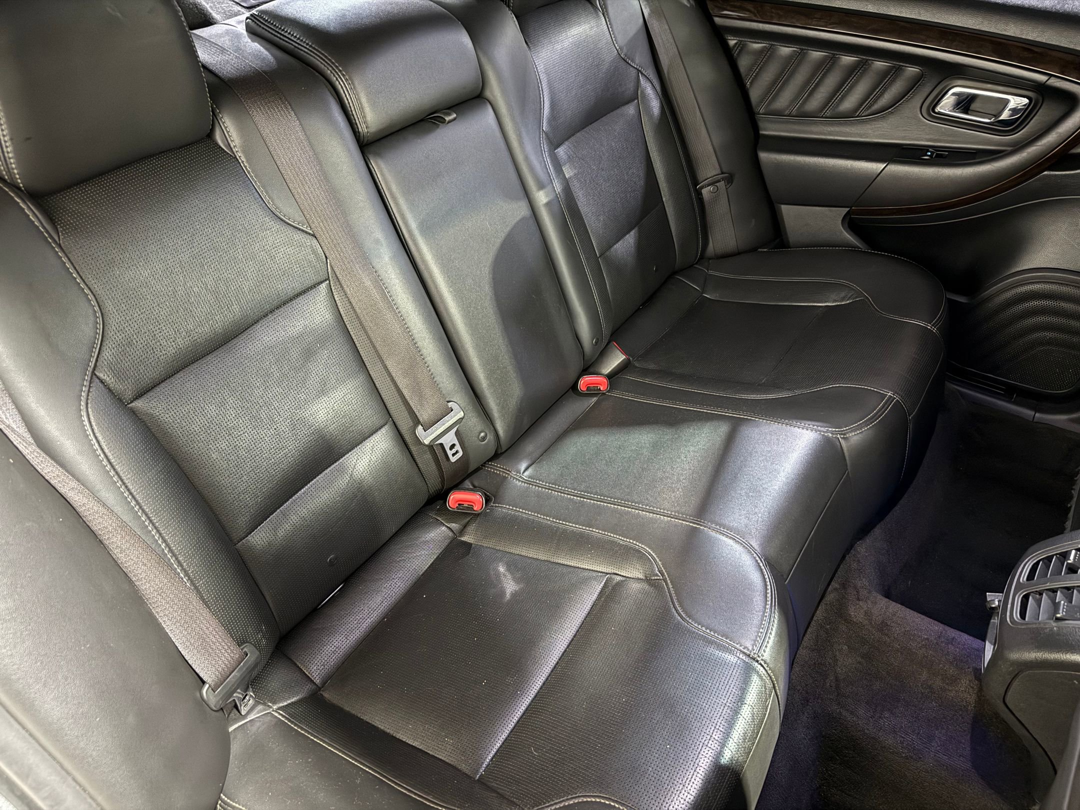 Used 2015 Ford Taurus Limited image 35