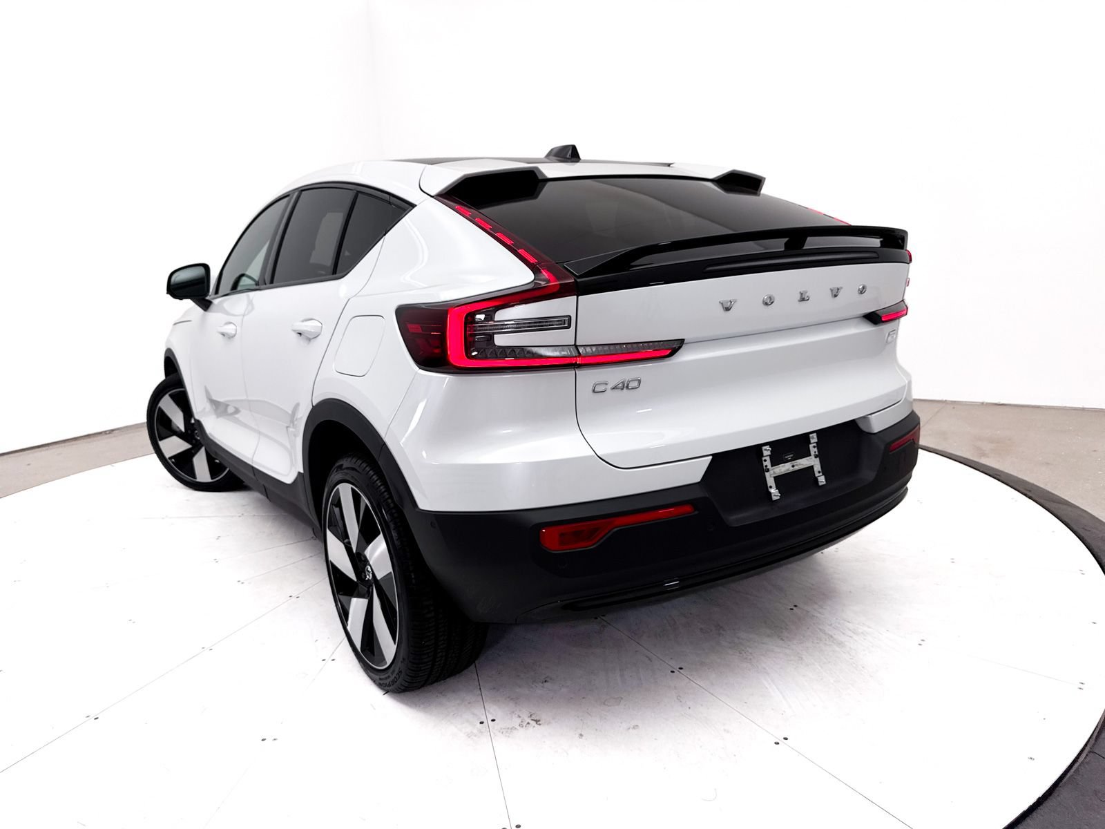 Used 2023 Volvo C40 P8 Recharge Ultimate AWD/4WD image 7