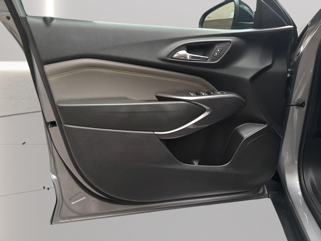 Used 2024 Chevrolet Trax ACTIV w/ Sunroof Package FWD image 18