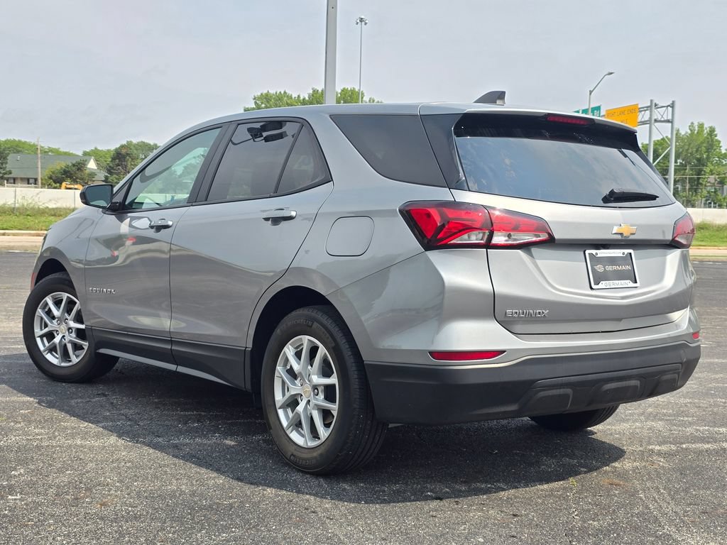 Used 2024 Chevrolet Equinox LS w/ LS Convenience Package FWD image 11