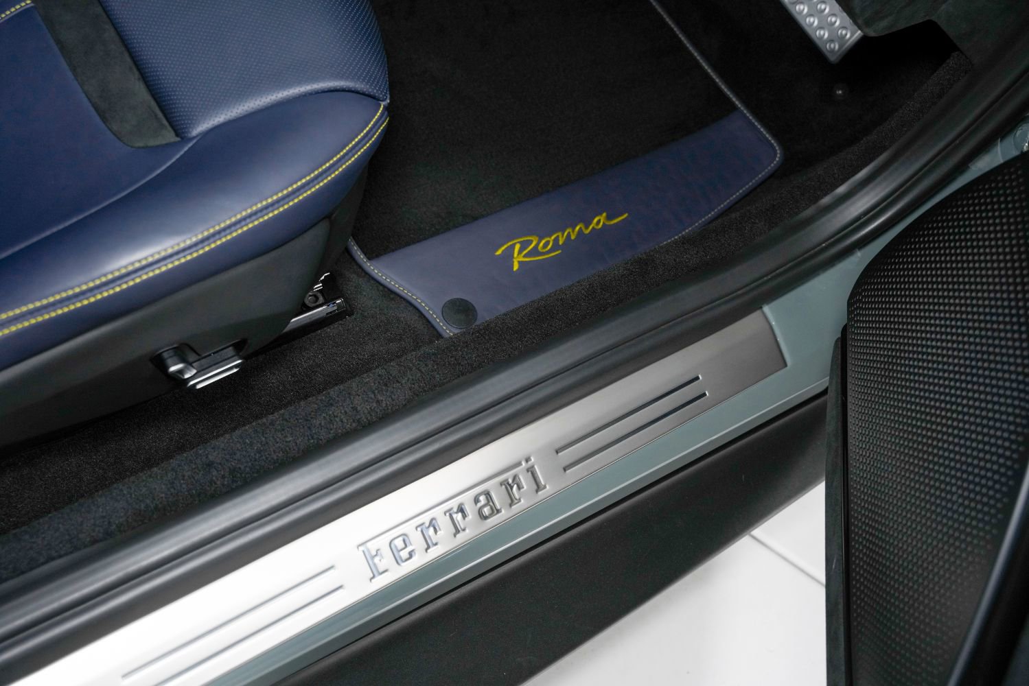 Used 2022 Ferrari Roma image 32