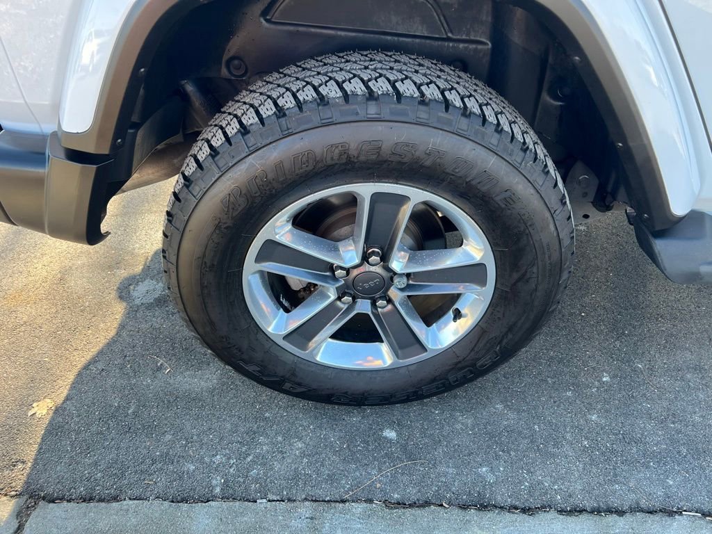 Used 2020 Jeep Wrangler Unlimited Sahara image 11