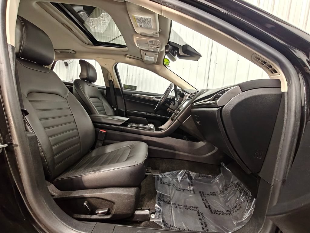 Used 2018 Ford Fusion SE w/ Fusion SE Technology Package FWD image 25