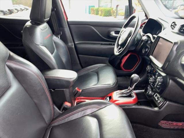 Certified 2022 Jeep Renegade Trailhawk w/ Trailer Tow Group image 17