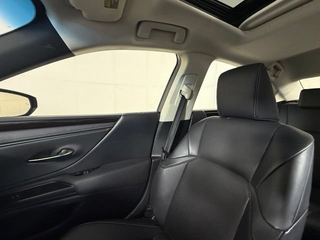 Used 2019 Lexus ES 300h w/ Premium Package FWD image 23