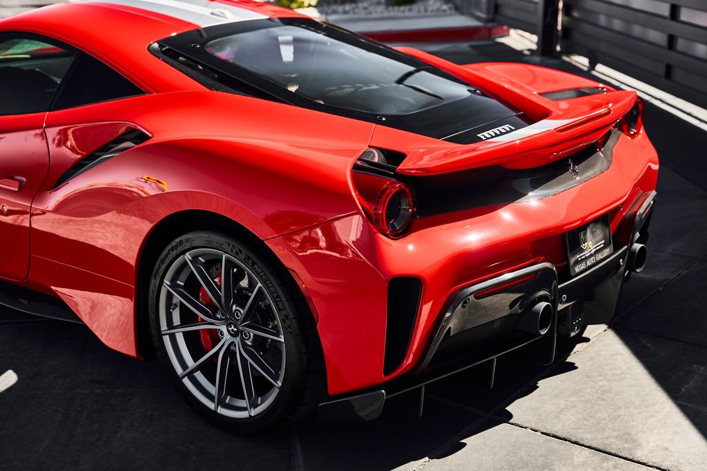 Used 2020 Ferrari 488 Pista Coupe RWD image 17